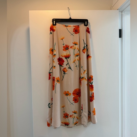 Wilfred cream skirt with flowers US 4 or Medium - Picture 3 of 3